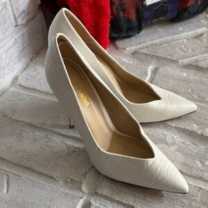 Fashion Nova Textured Cream Heels
